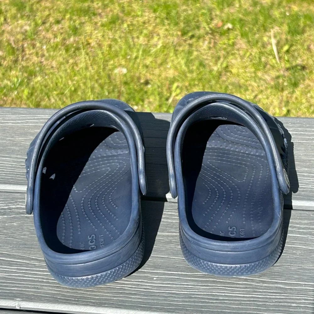 Crocs Kids Classic Slip On Shoe Sandle Clog - Navy Blue Size J1 Some Toe Wear